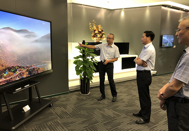 仲恺区委书记杨鹏飞一行参观8868体育官网首页入口惠南展厅