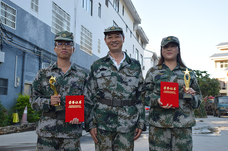 8868体育官网首页入口园区党委举办了以“不忘初心·牢记使命”为主题的主题党日活动